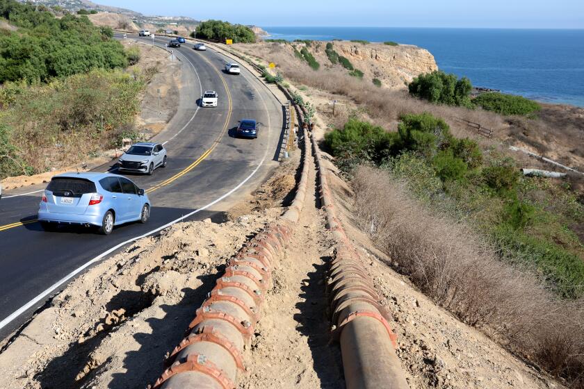 Rancho Palos Verdes, California August 31, 2024-Cars make their way along Palos Verdes Drive South in Rancho Palos Verdes where a landslide has accelerated. (Wally Skalij/Los Angeles Times)