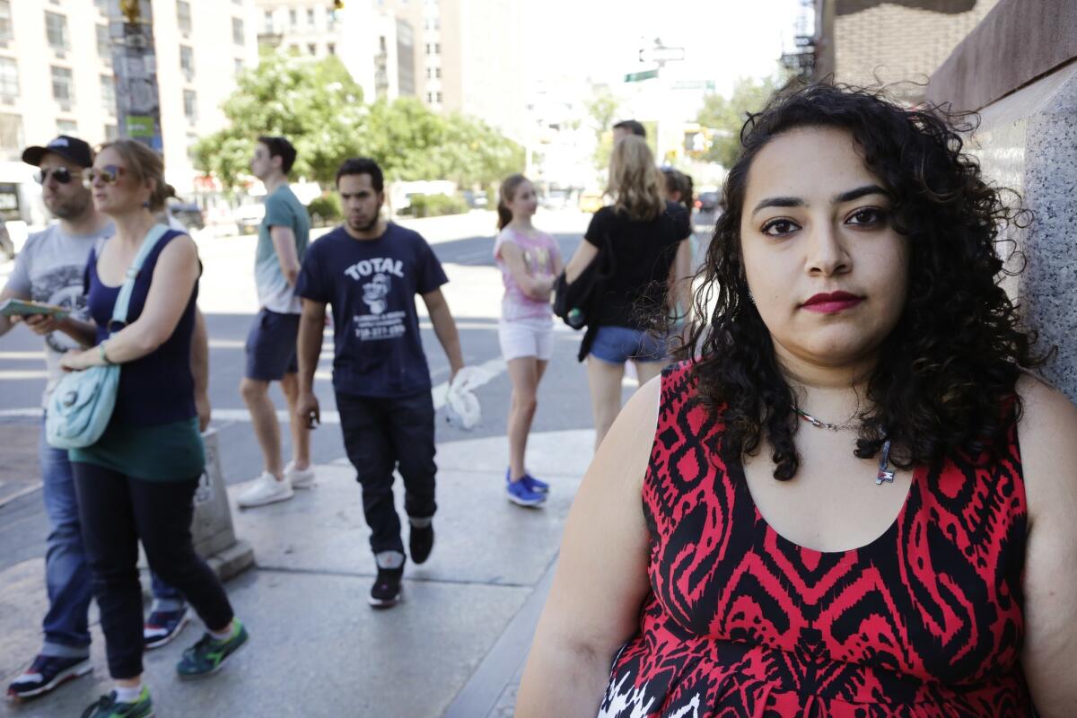 Foto tomada el 14 de junio del 2016 de Eman Abdelhadi, una estudiante de la Universidad de Nueva York que es lesbiana. La masacre de Orlando ha llevado a los musulmanes estadounidenses ha reflexionar sobre sus actitudes hacia los gays. (AP Foto/Mark Lennihan)