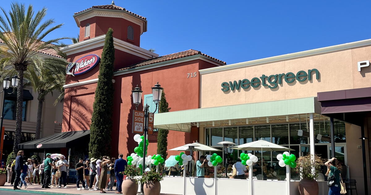 Sweetgrreen Sweetgreen branches out into Orange County - Los Angeles Times
