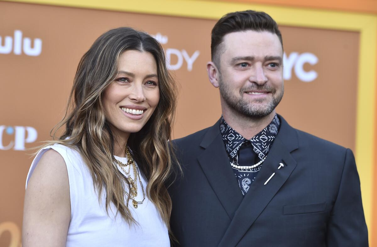 La actriz y productora Jessica Biel llega con su esposo, Justin Timberlake