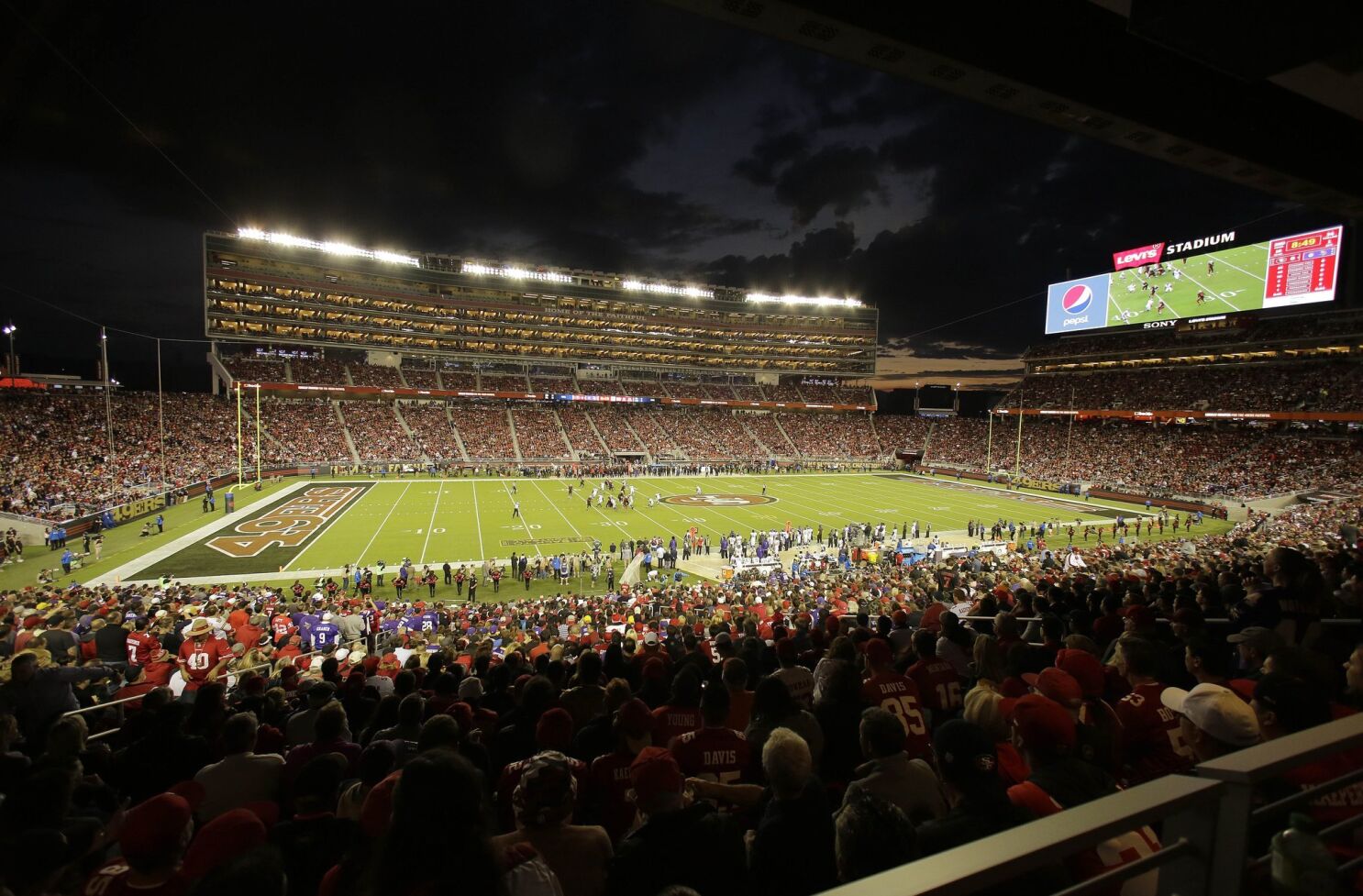 Pilots file complaints about 'blinding' lights at 49ers' Levi's Stadium -  Los Angeles Times