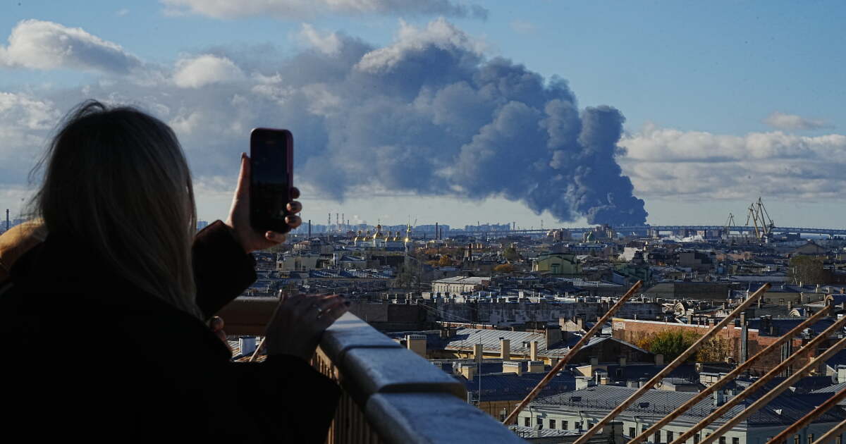 St. Petersburg oil facilities ablaze as Ukraine launches more than 1,000 drones at Russia - BERITAJA