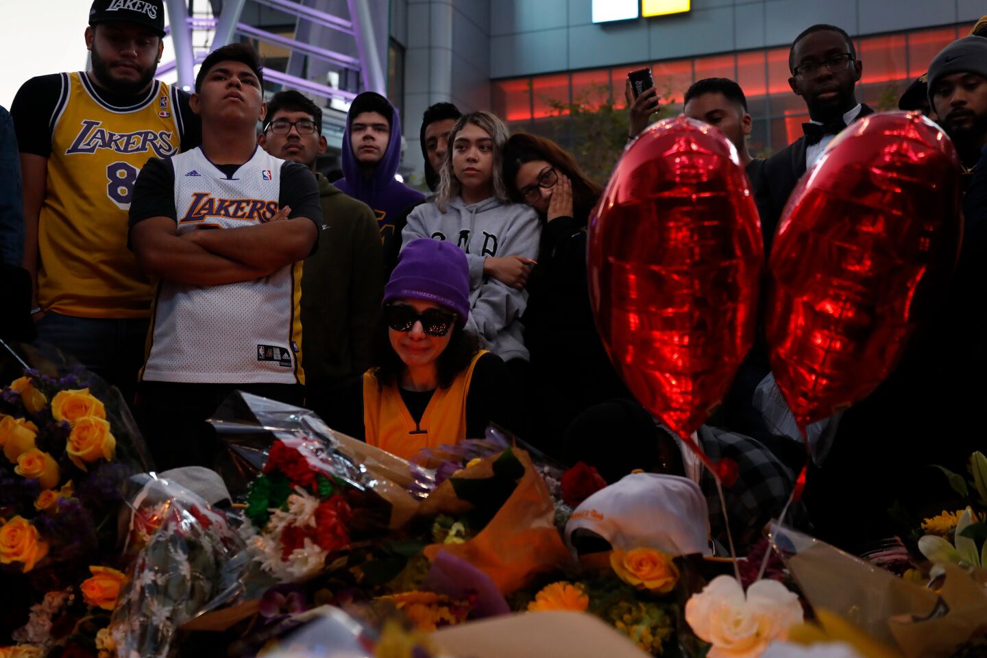 Fans gather at makeshift memorial to Kobe Bryant