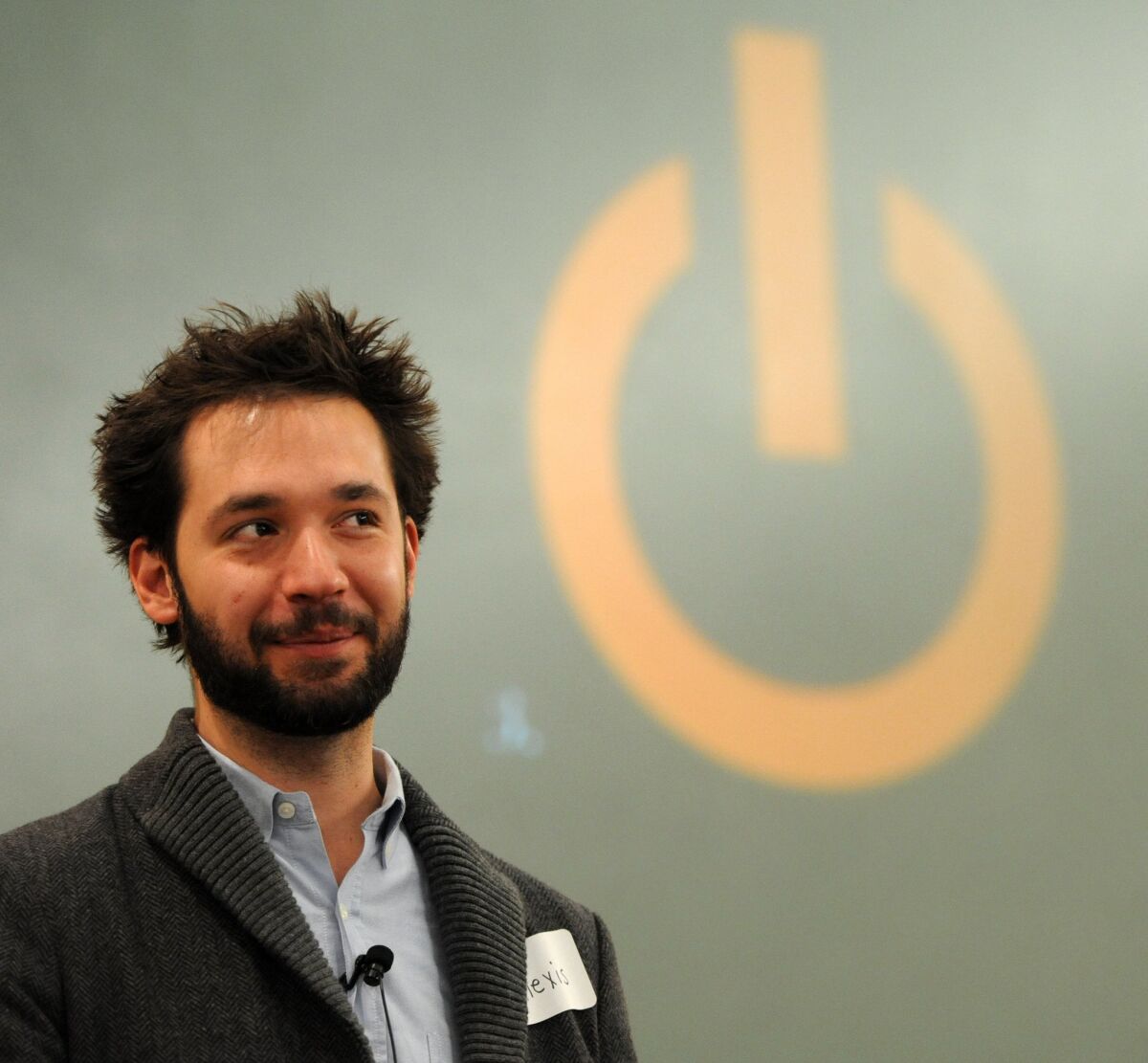 Reddit co-founder Alexis Ohanian has left the website's board of directors.