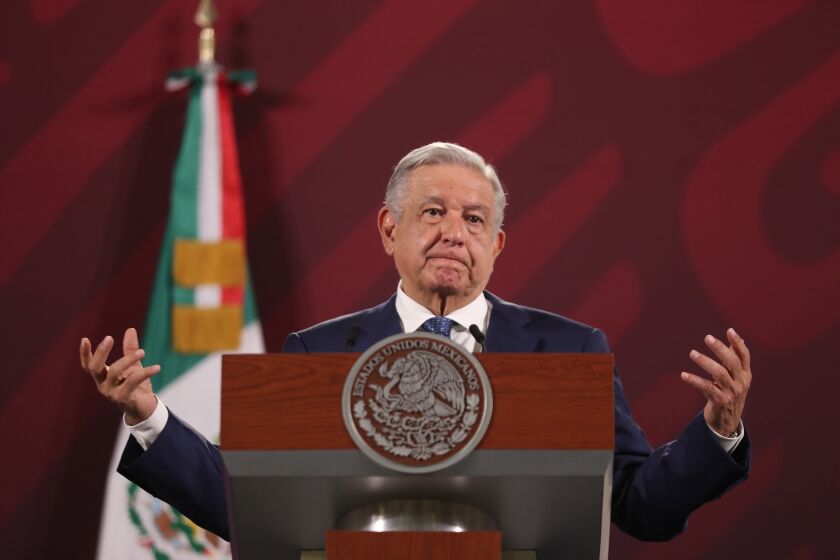El presidente de México responsabiliza a migrantes por el incendio que mató a 39 de ellos