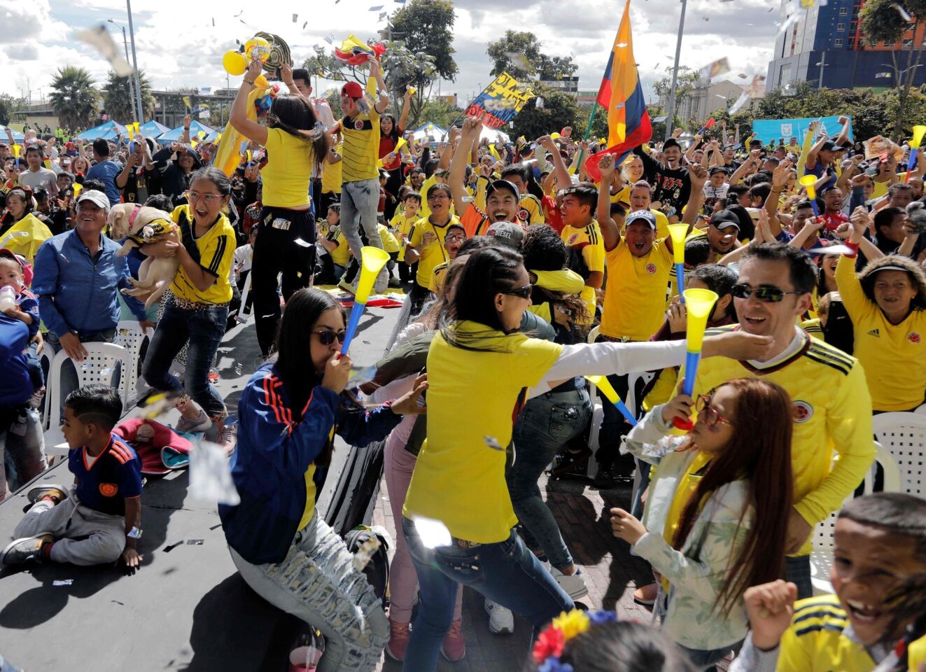 COLOMBIA-FBL-WC-2018-COL-POL-SUPPORTERS
