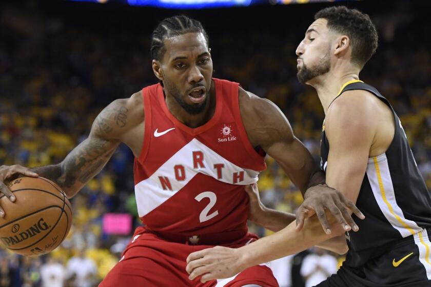 Toronto Raptors forward Kawhi Leonard (2) handles the ball while Golden State Warriors guard Klay Thompson defends during the second half of Game 6 of basketballs NBA Finals, Thursday, June 13, 2019, in Oakland, Calif. (Frank Gunn/The Canadian Press via AP)