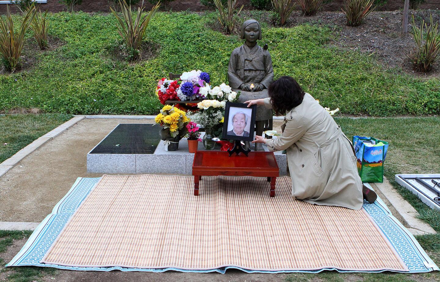 Photo Gallery: Comfort woman Keum Ja Hwang memorial at Comfort Women Statue