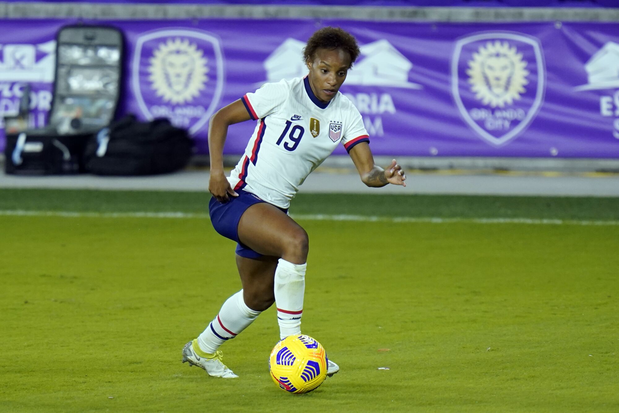 U.S. defender Crystal Dunn moves the ball against Colombia during an international friendly in 2021