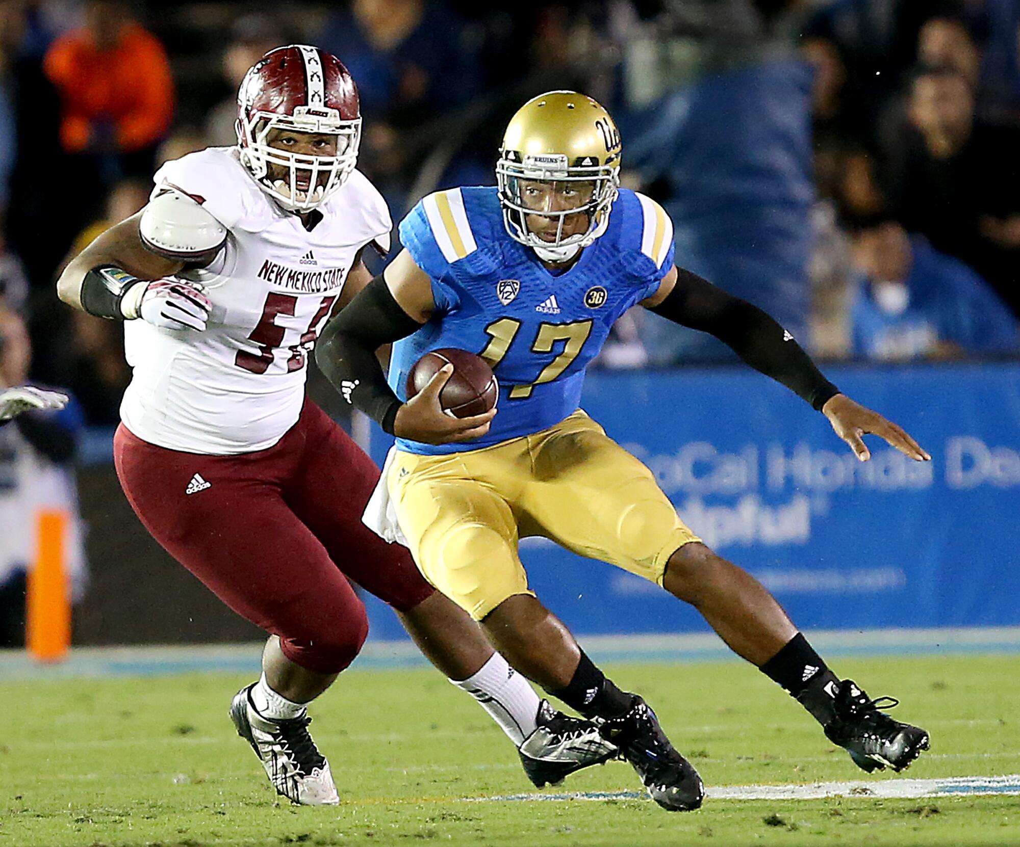 UCLA quarterback Brett Hundley, right