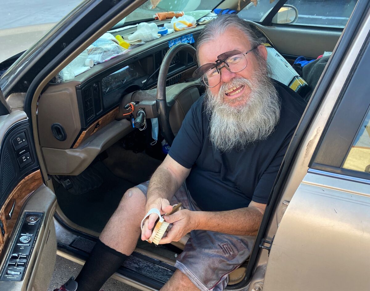 Local lounge entertaining legend Rick Lyon, 73, is homeless, but a fundraising campaign has found him a temporary motel room.