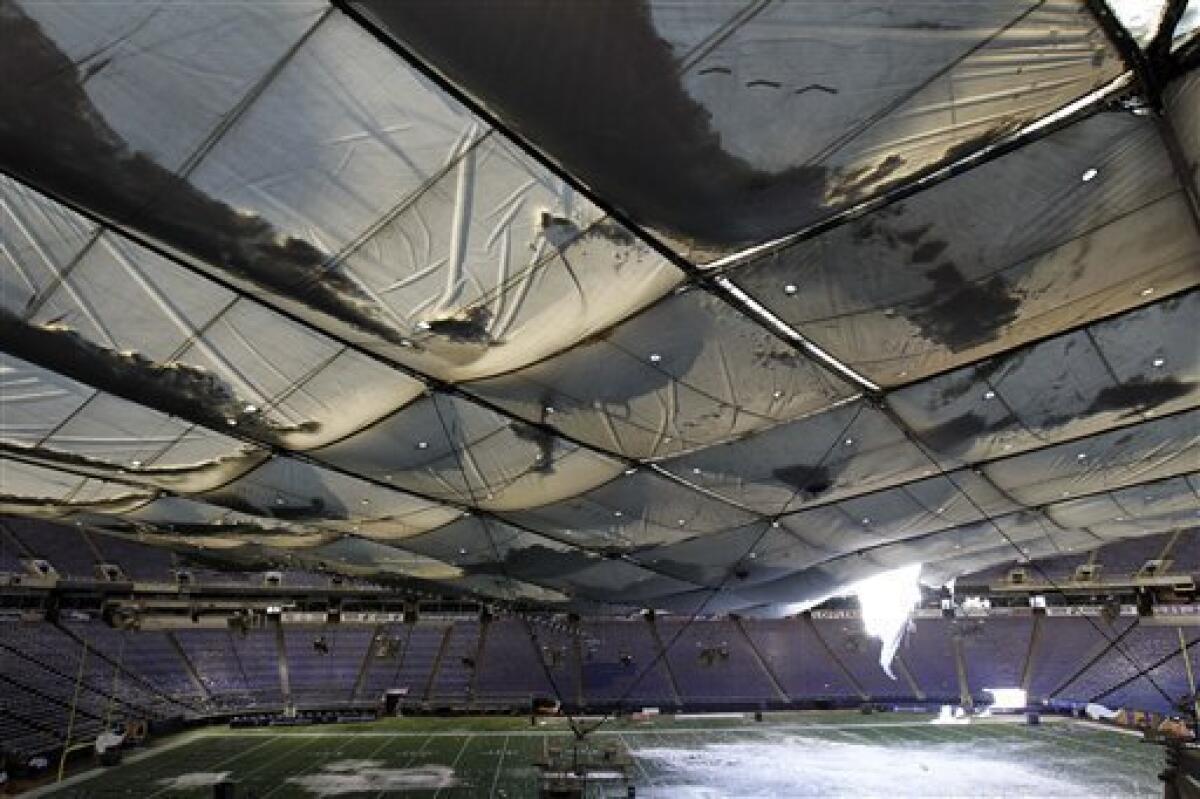 The Moment the Metrodome Roof Collapsed