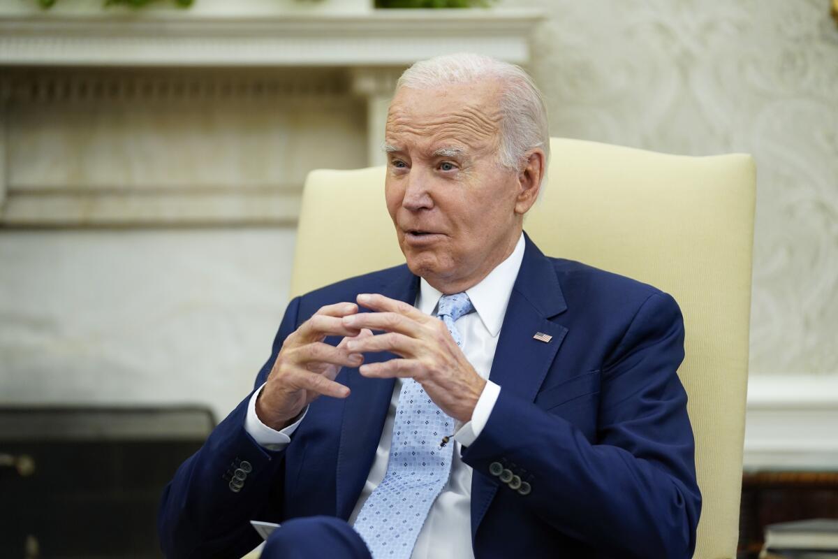 El presidente Joe Biden en la Oficina Oval de la Casa Blanca en Washington el 5 de octubre de 2023. (Foto AP /Evan Vucci)