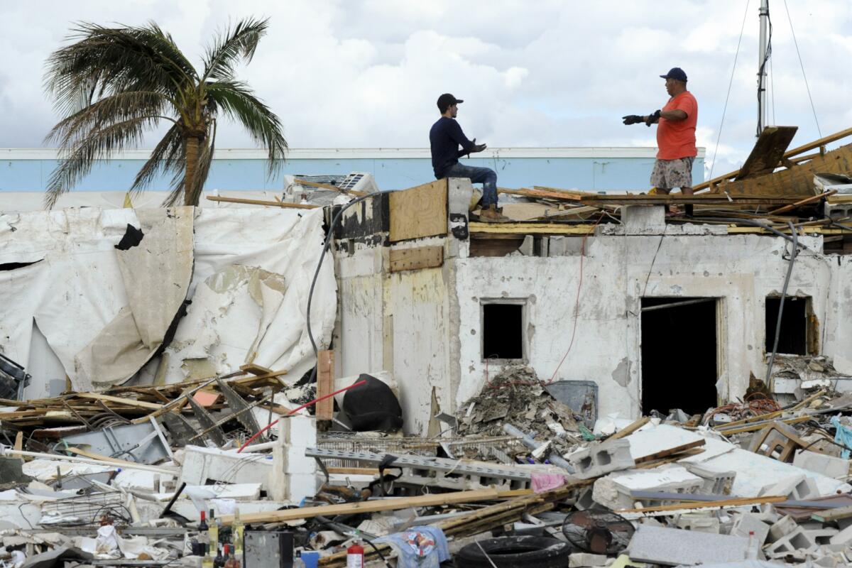 El huracán Ian deja escenas contrastantes en Florida - Los Angeles Times