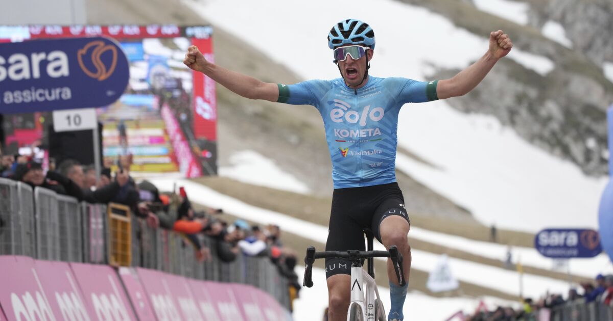 Davide Bais d’Italia ha vinto la 7a tappa del Giro;  Leknessund rimane il leader