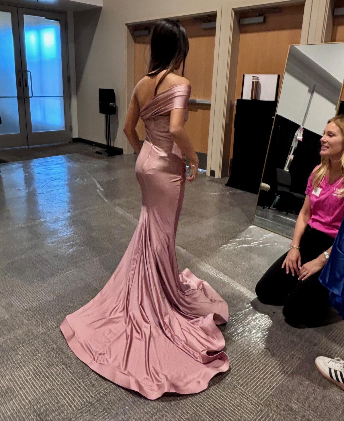 Cinderella's Closet provides dresses fit for princesses - Los Angeles Times Cinderella's Closet provides dresses fit for princesses - Los Angeles Times