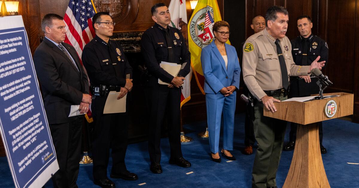 8 arrested in multimillion-dollar retail theft operation, officials say