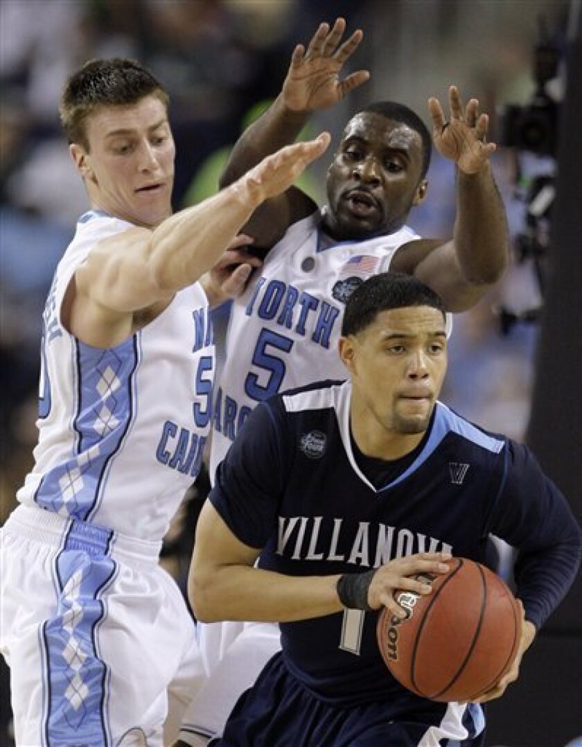 Villanova's Scottie Reynolds (1) looks to pass in front of North Carolina's Tyler Hansbrough, left, and Ty Lawson (5) during a men's NCAA Final Four semifinal college basketball game, Saturday, April 4, 2009, in Detroit. (AP Photo/Eric Gay)