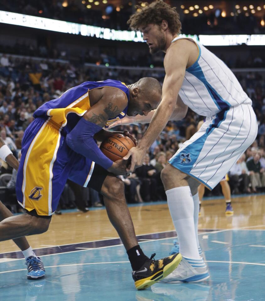 Kobe Bryant, Robin Lopez