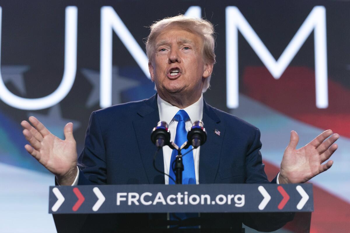 El expresidente Donald Trump durante un evento de campaña, el viernes 15 de septiembre de 2023,