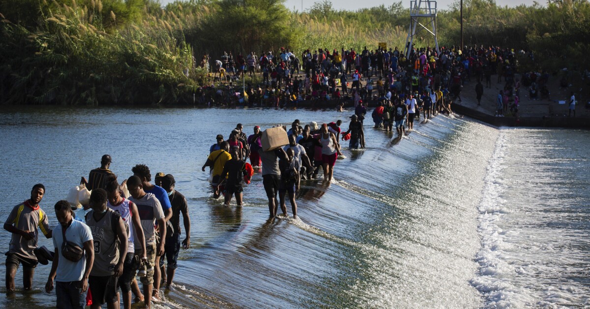Los haitianos continúan hacia el norte;  México anuncia deportaciones