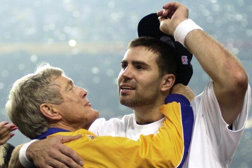 St. Louis quarterback Kurt Warner hugs coach Dick Vermeil after the Rams beat Tennessee to win Super Bowl XXXIV.