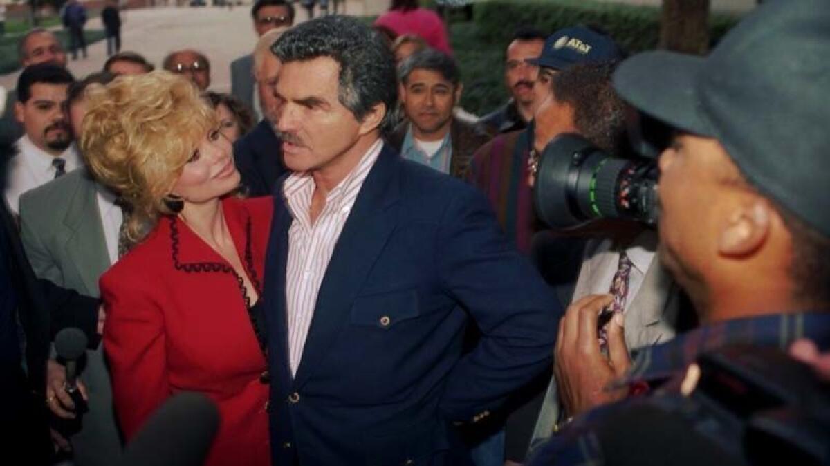 Loni Anderson smiles at Burt Reynolds after leaving court in 1994.