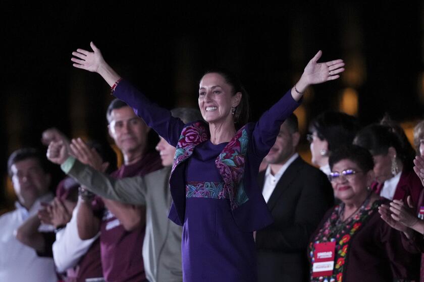 La presidenta electa Claudia Sheinbaum se dirige a sus seguidores en la plaza del Zócalo