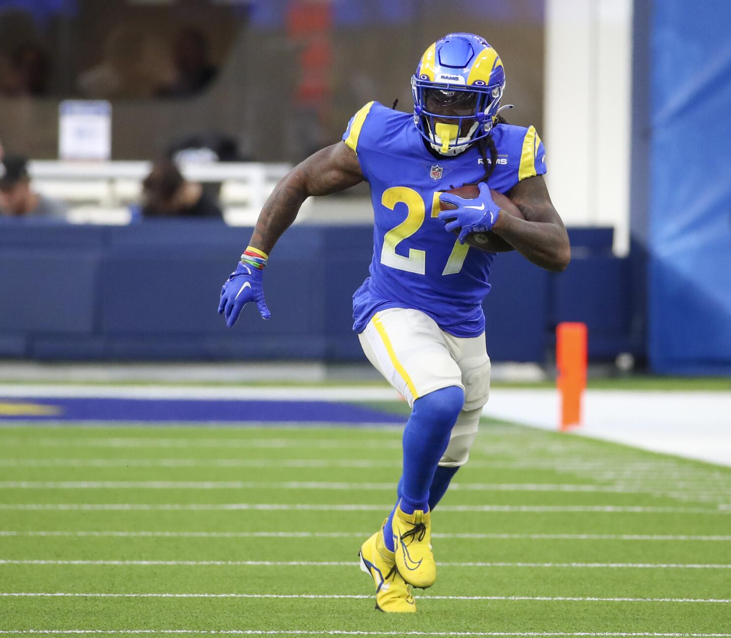 Rams waive RB Darrell Henderson and OLB Justin Hollins - Los