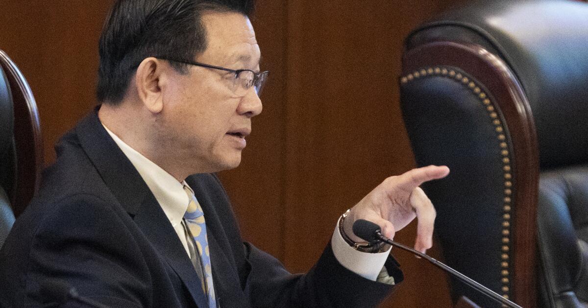 O.C. supervisor accepted bribes, will plead guilty, feds say