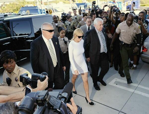 Lindsay Lohan arrives: Feb. 9, 2011