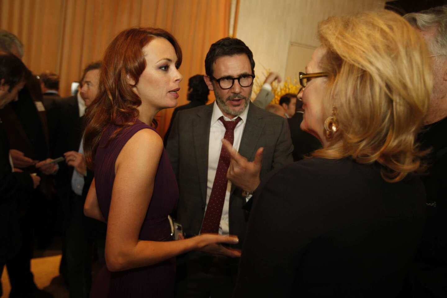 "The Artist" nominees Bérénice Bejo and director husband Michel Hazanavicius talk to "The Iron Lady" nominee Meryl Streep.