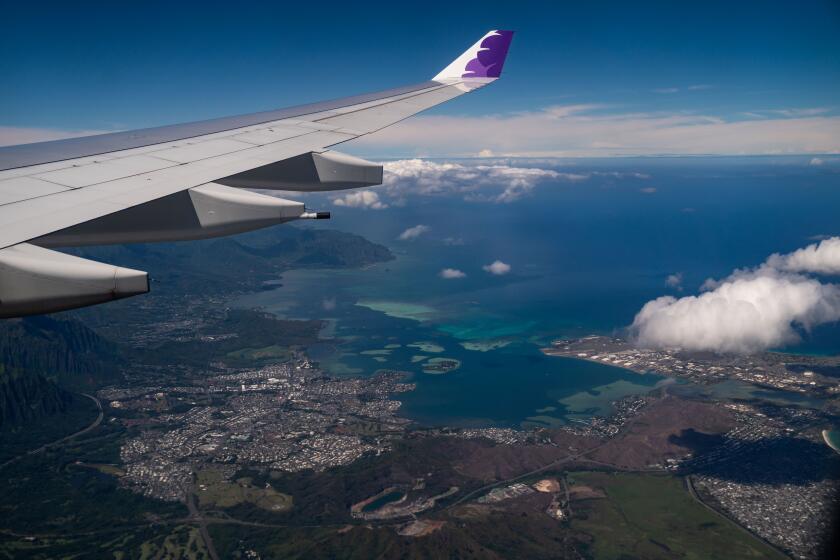HONOLULU, HI - OCTOBER 15: The view of the windward side of Oahu, from aboard a Hawaiian Airlines flight from Los Angeles International Airport to Honolulu International Airport on Thursday, Oct. 15, 2020 above Honolulu, HI. Amid the ongoing Coronavirus pandemic, the State of Hawaii is trying to restart its tourism economy; October 15 was the start of a new traveler testing program, with thousands of people expected to arrive to the state. (Kent Nishimura / Los Angeles Times)