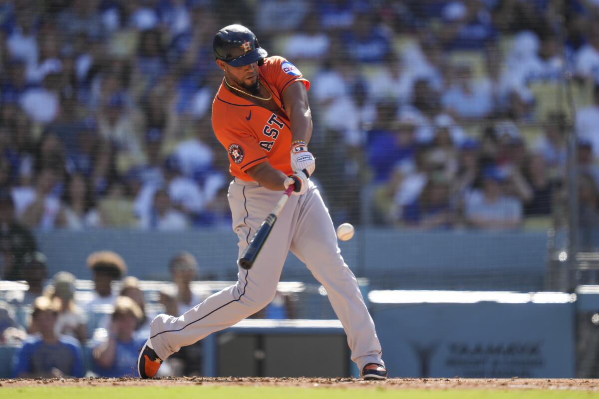 Astros vencen 6-5 a Dodgers en 11 entradas; Freeman alcanza los