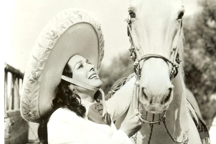 Más de 200 discos y unas 90 películas testimonian el brillante aporte de Flor Silvestre a la industria del espectáculo.