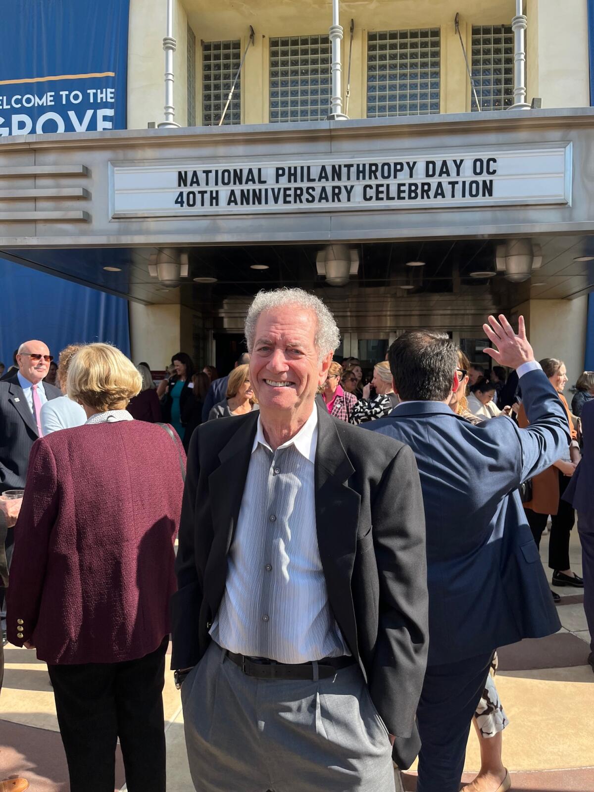 Douglas Freeman, founder of National Philanthropy Day welcomes 900 guests to the 40th Anniversary Celebration.