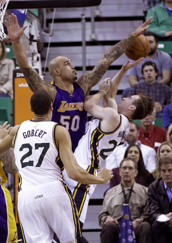 Robert Sacre, Gordon Hayward