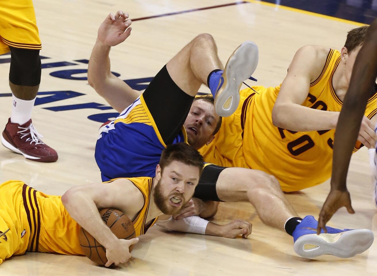 Matthew Dellavedova, David Lee