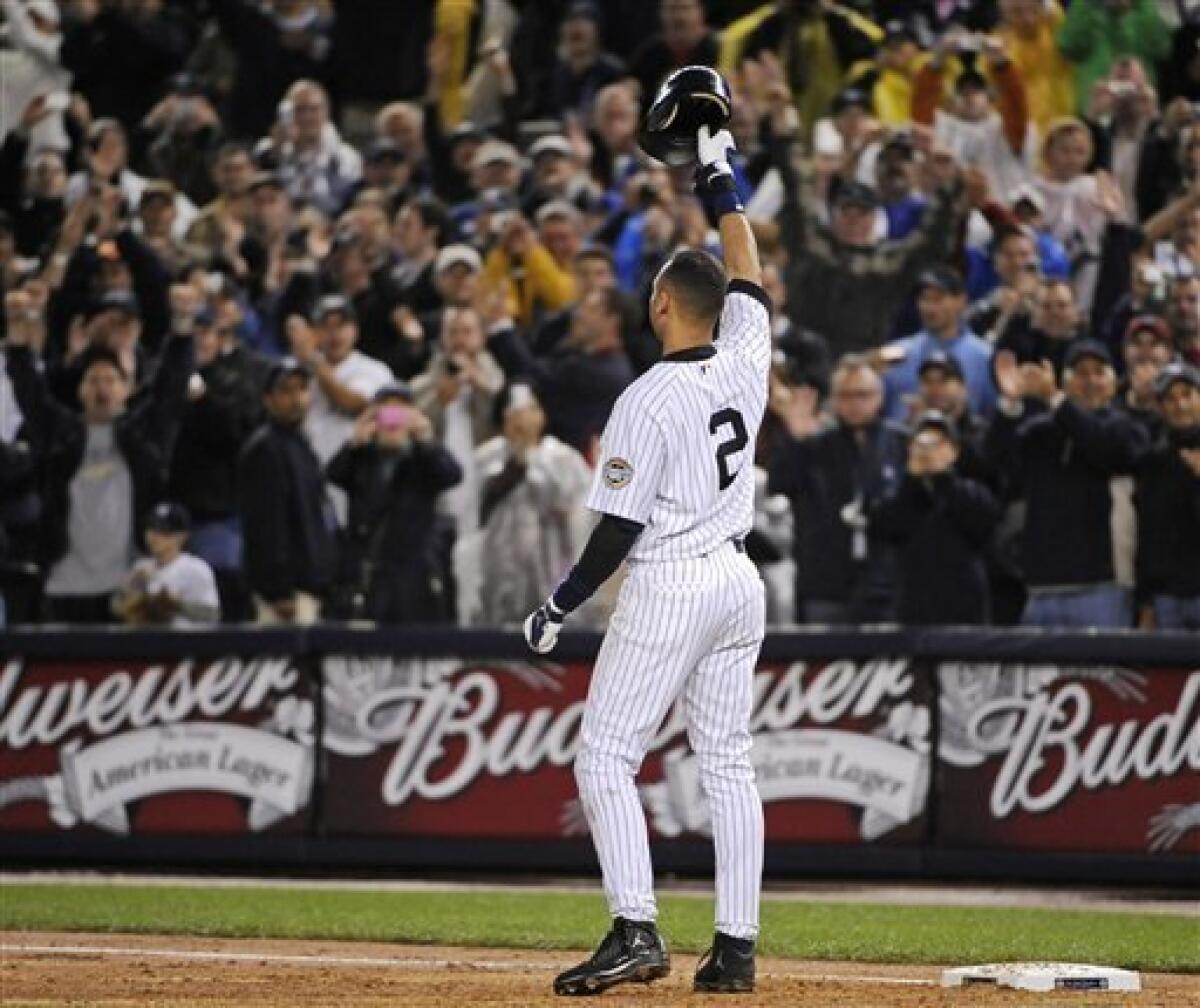 2009 Yankees: Derek Jeter breaks the all-time record for hits by a