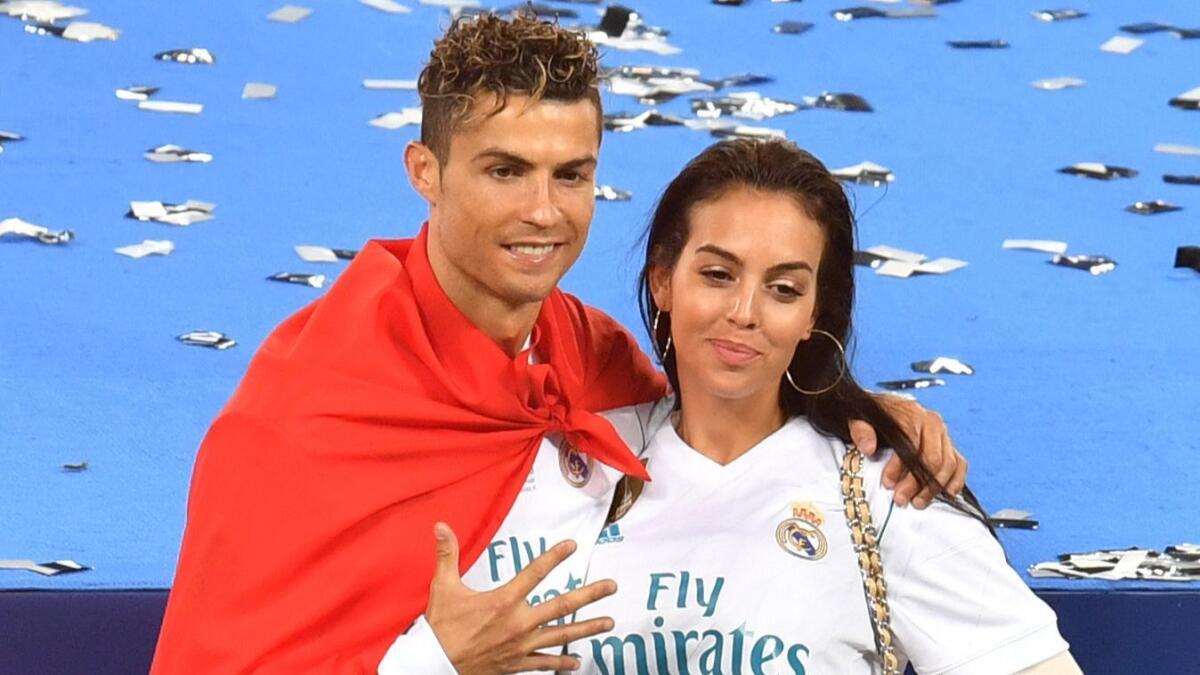 Cristiano Ronaldo celebra con su novia Georgina Rodríguez la conquista de la Champions con el Real Madrid en mayo de 2018.