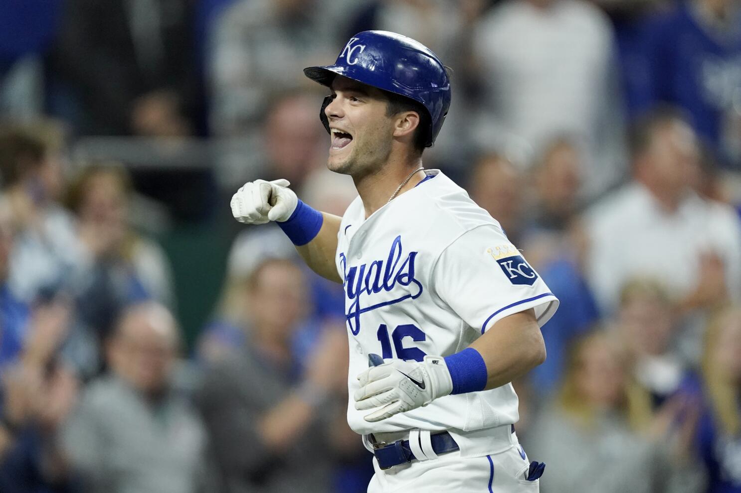 Benintendi's hit, catch lead Royals over Orioles 3-2