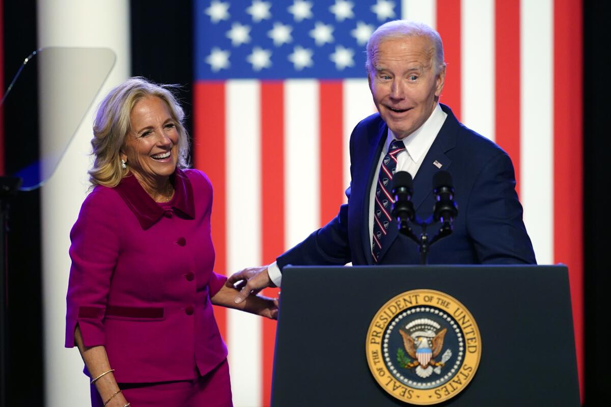 ARCHIVO - El presidente Joe Biden y la primera dama Jill Biden 