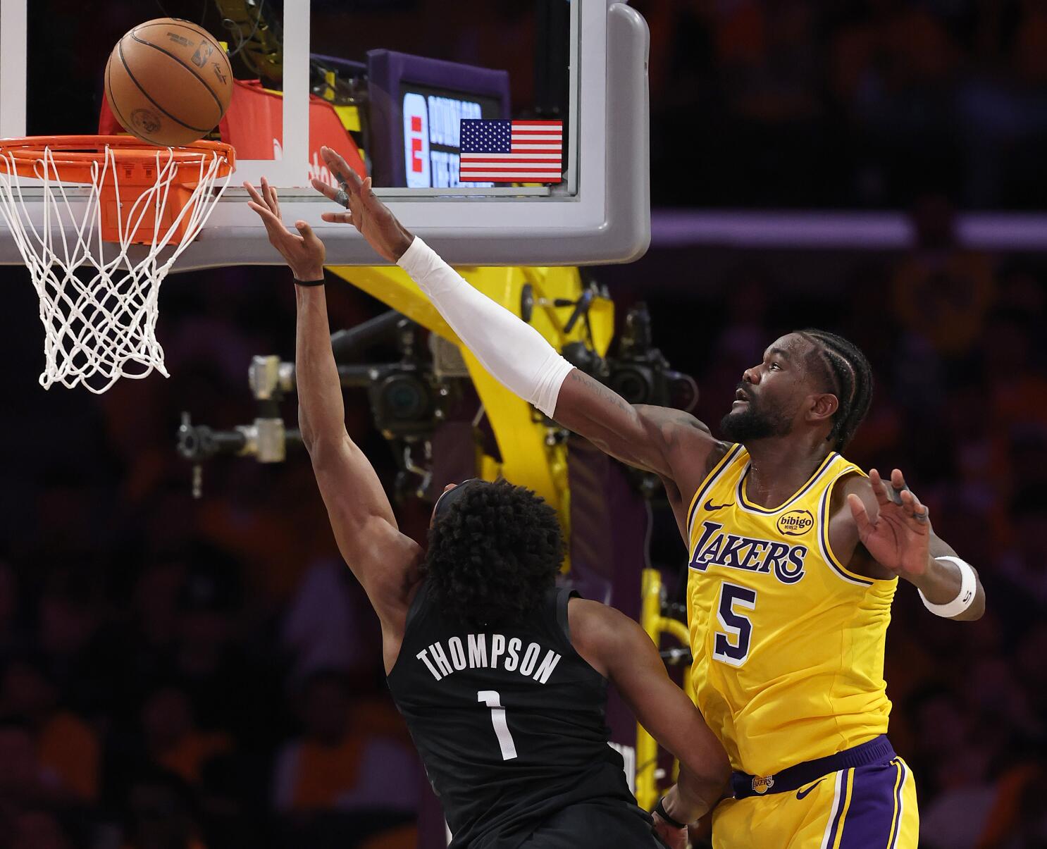 Deandre Ayton attacks the basket against Houston