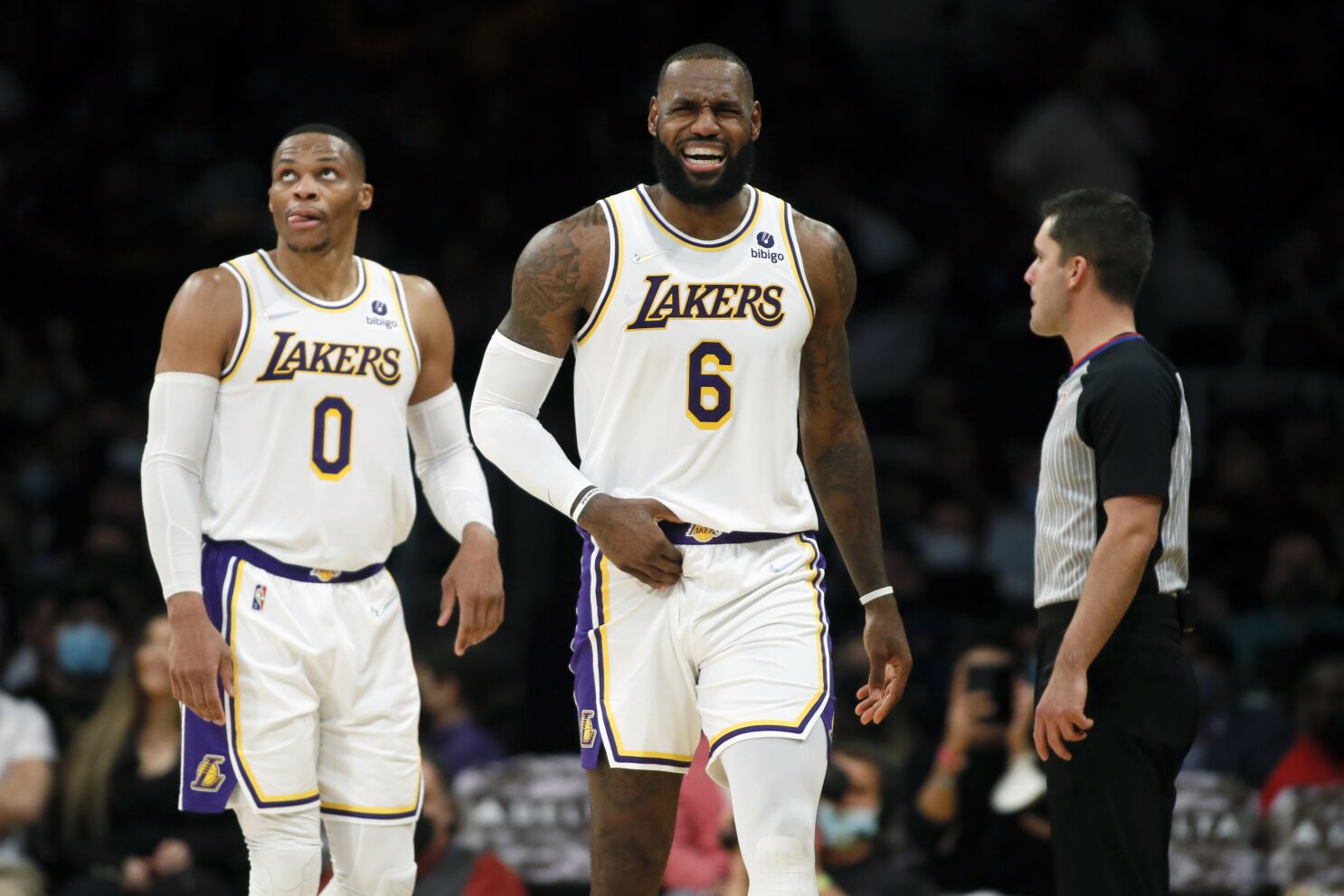 LeBron James' No. 6 Lakers Jersey Revealed by Lakers Ahead of 2021