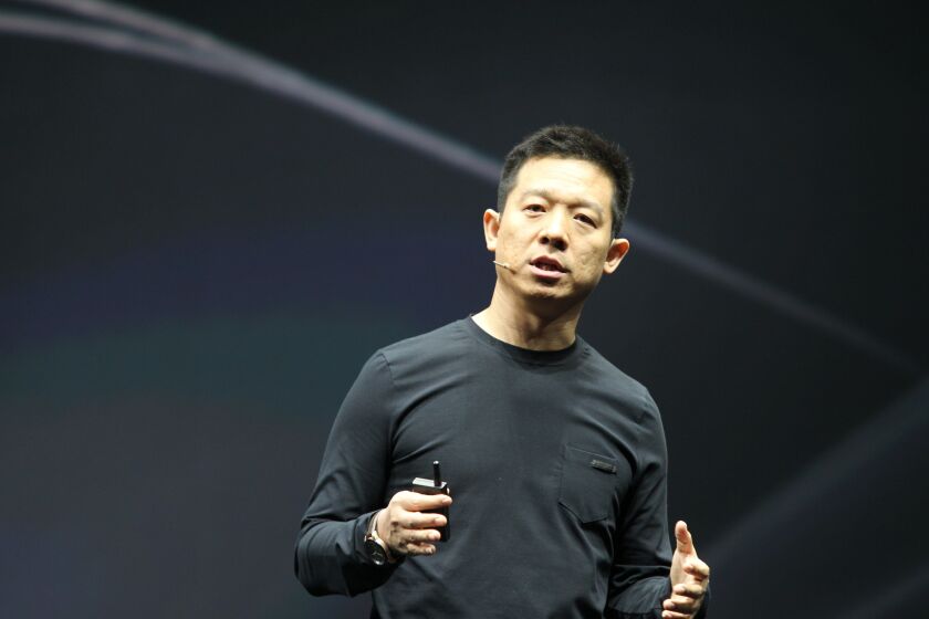 Jia Yueting, chief executive of Chinese streaming giant LeTV, weighed in on the Apple-FBI controversy Monday, saying, “We should support every [business] decision that’s based on customer benefits."