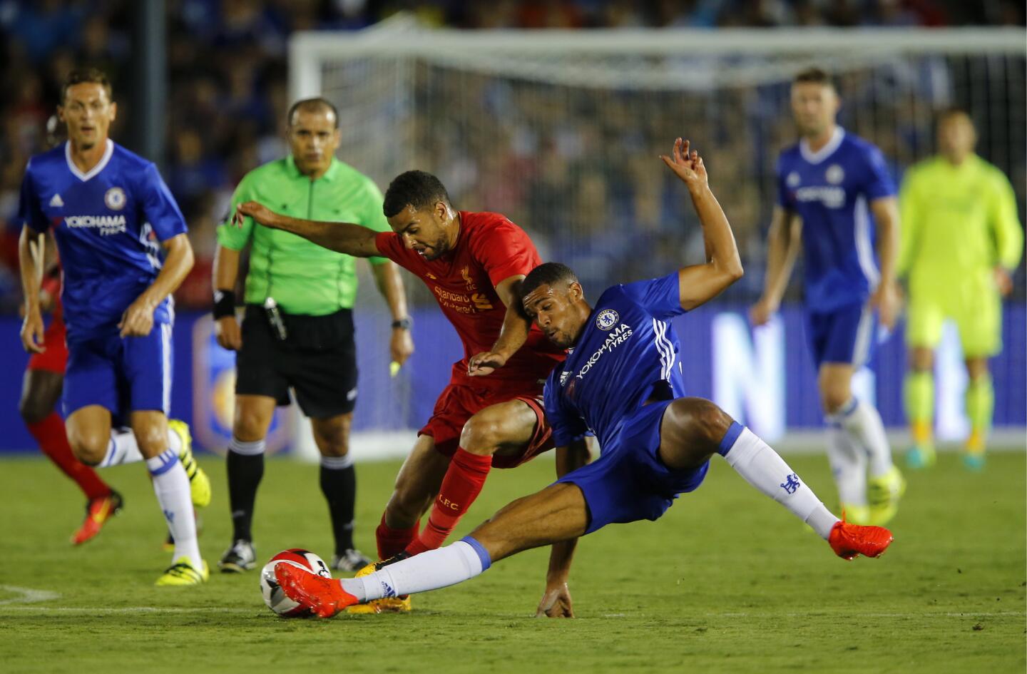 Football - Liverpool v Chelsea - International Champions Cup - Rose Bowl, Pasadena, California, United States of America - 27/7/16 Chelsea's Ruben Loftus-Cheek (R) in action with Liverpool's Kevin Stewart Reuters / Mike Blake Livepic ** Usable by SD ONLY **