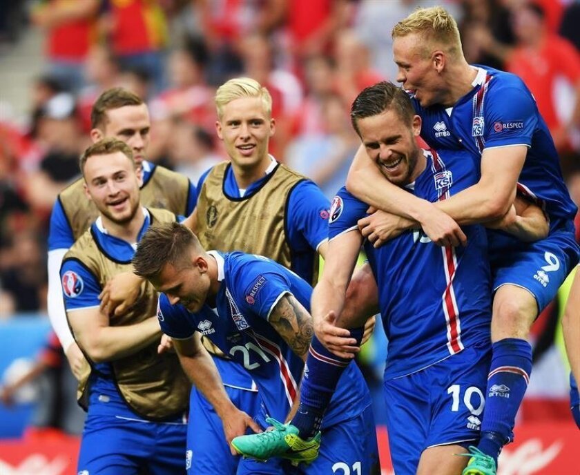Iceland Continues Historic Run Books Berth In Euro 16 Knockout Stage San Diego Union Tribune En Espanol