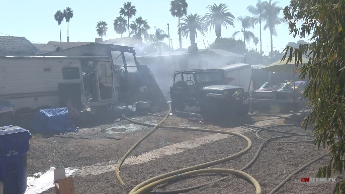 Fire Burns Vehicles Structures In City Heights Alley The San Diego Union Tribune - rebel arsonist work at a pizza place roblox