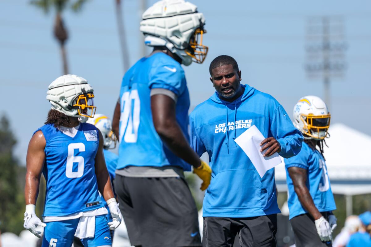  Chargers defensive coordinator Derrick Ansley instructs during practice.