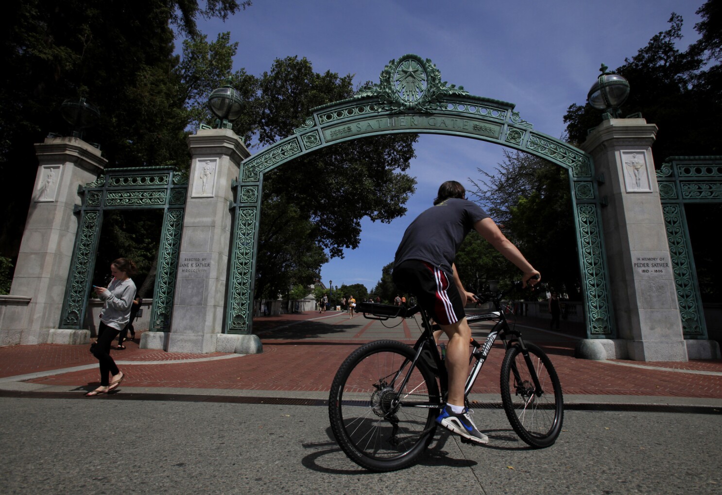 Op-Ed: Can a Dear Cal letter get you into Berkeley? - Los Angeles Times